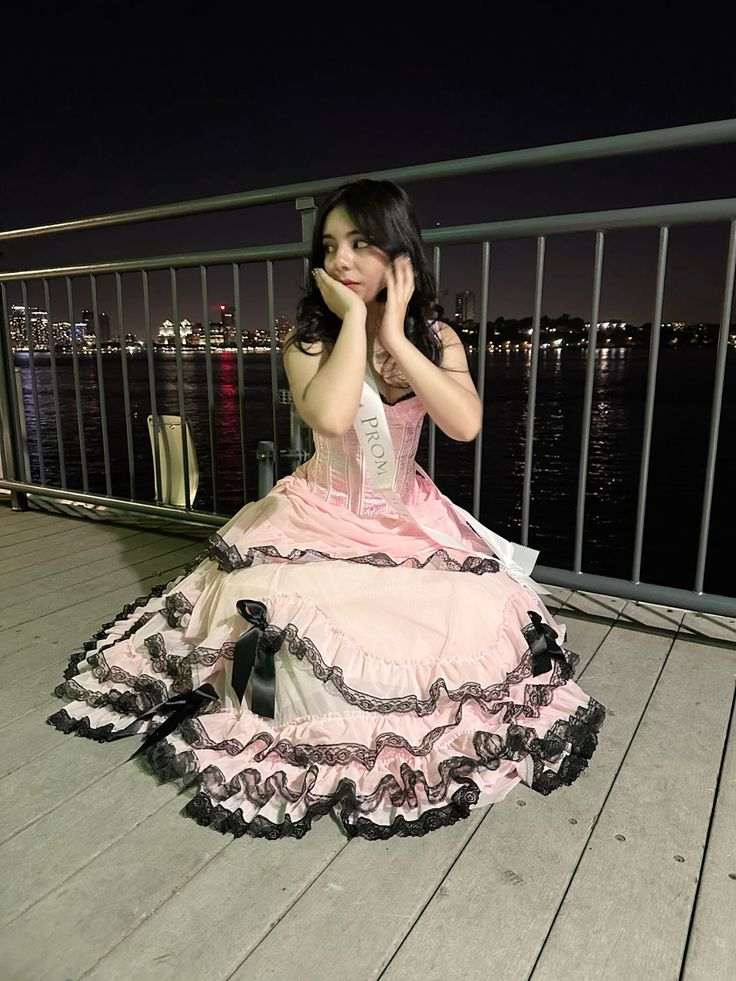 Vintage Pink Strapless Chiffon Pleated Layered Lace Ball Gown Formal Prom Dress With Gloves