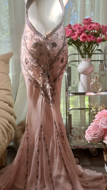 Light pink halter neck, fitted waist, slimming, revealing hips, sexy long ball gown R7761