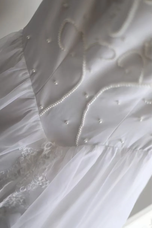 White beaded, fitted waist, classic and elegant long ball gown/bridal dress R6816