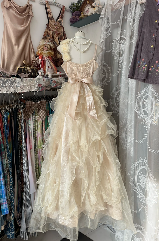 Apricot-colored halter-neck tiered maxi dress, ball gown R6302