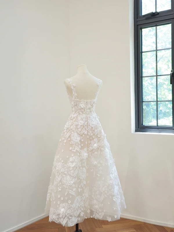 White lace floral print fitted midi ball gown/bridal dress R8500