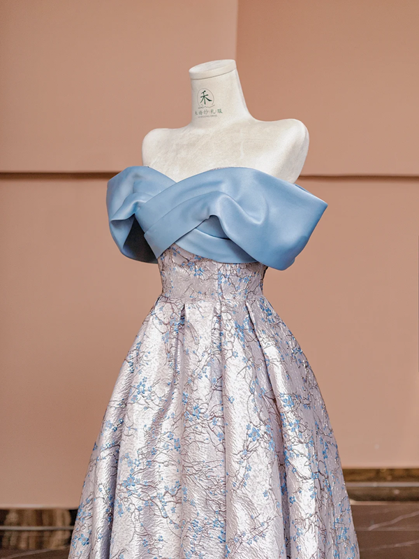 Light blue off-the-shoulder neckline, fitted waist, vintage print long ball gown R8418