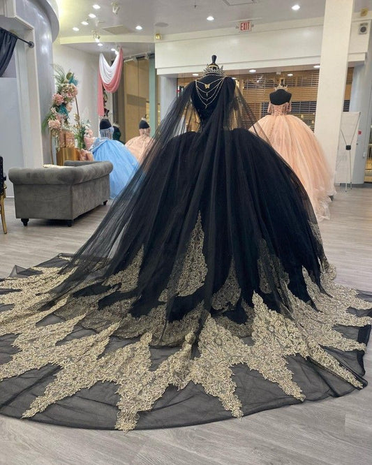 Black Gold Appliques Tulle Quinceanera Dresses With Cape Spaghetti Straps Ball Gown Sweet Sixteen Prom Party Dresses S7165