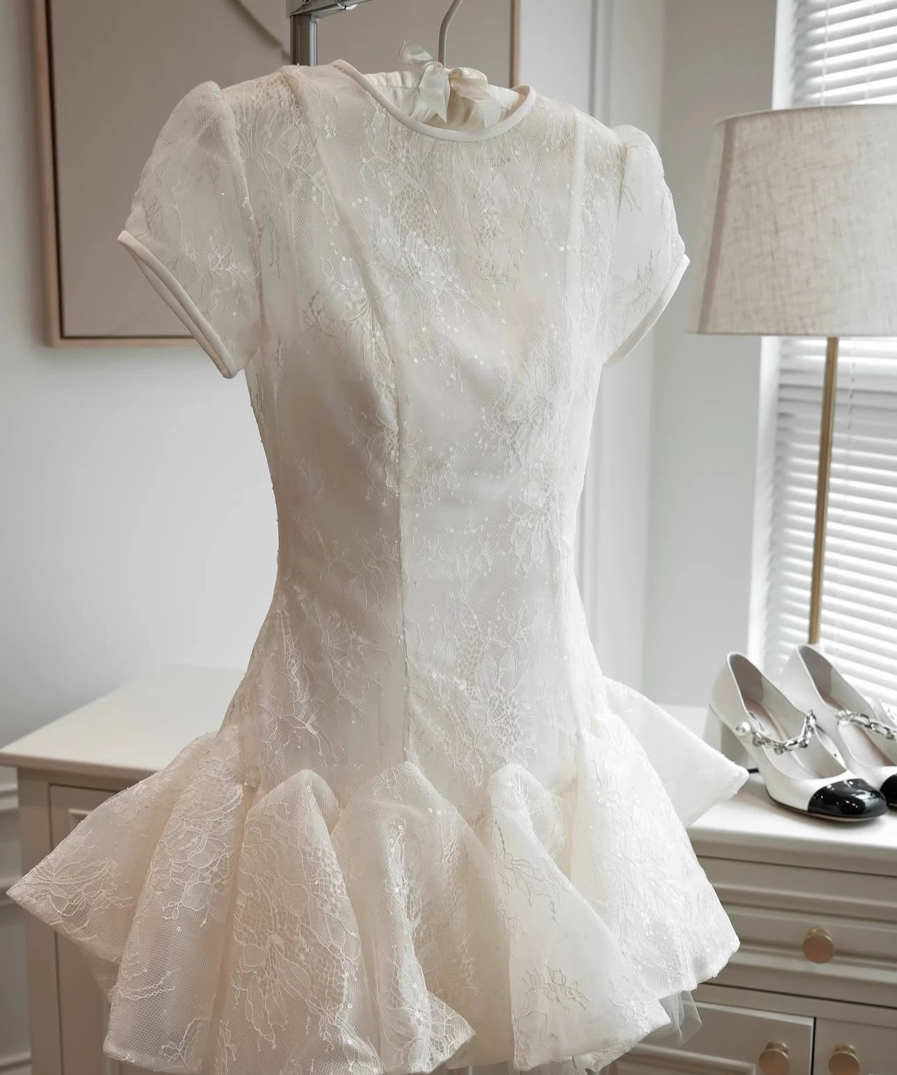 White Applique Design A-line Lace Short-sleeved Party Dress Homecoming Dresses D1448