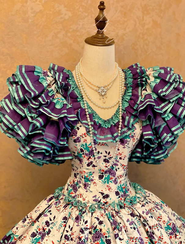 Purple Floral Print V-neck Waist-Cinched Tiered Skirt Ball Gown, Bridal Gown R7364