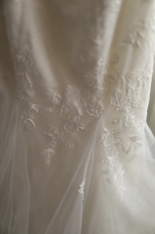 White lace neckline, fitted waist, bodycon long ball gown, bridal gown R6837