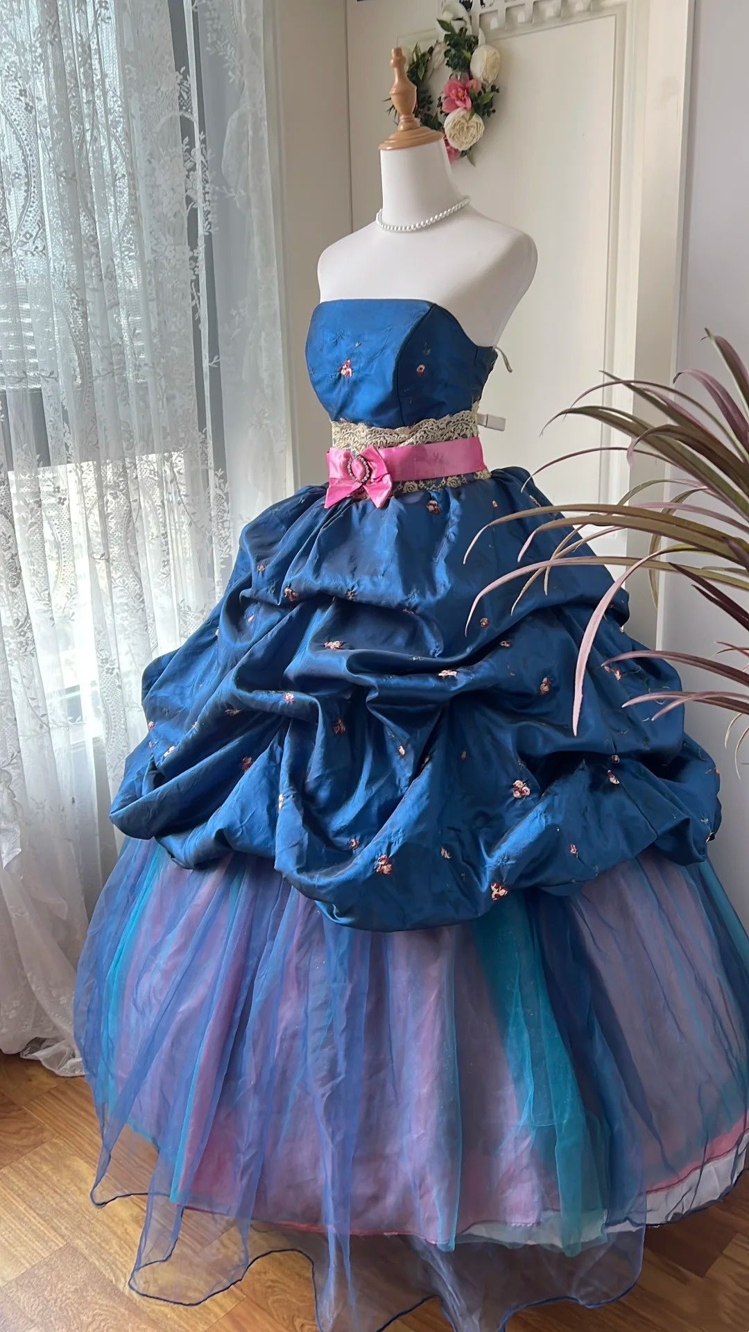 Stunning Ball Gown Navy Strapless Pleated Tulle Prom Dresses Evening Gala Gown Quinceanera Dress D4737