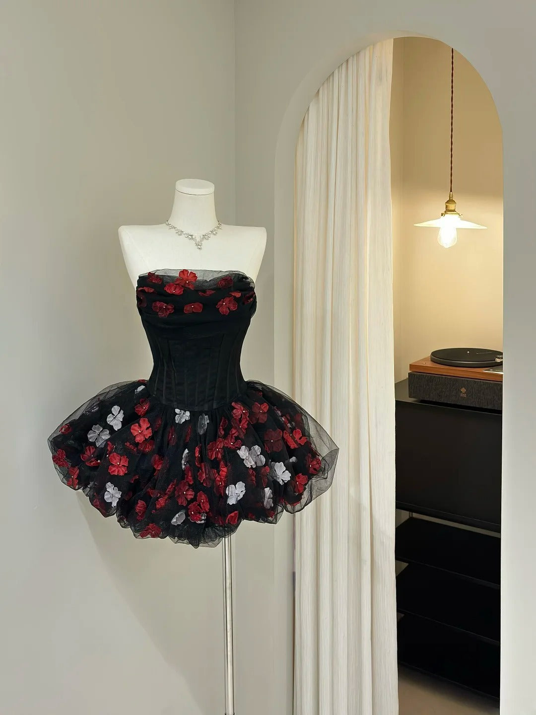 Stunning Homecoming Dress Black Strapless Tulle Floral Short Prom Dress Back to School Outfits Party Dress D5430