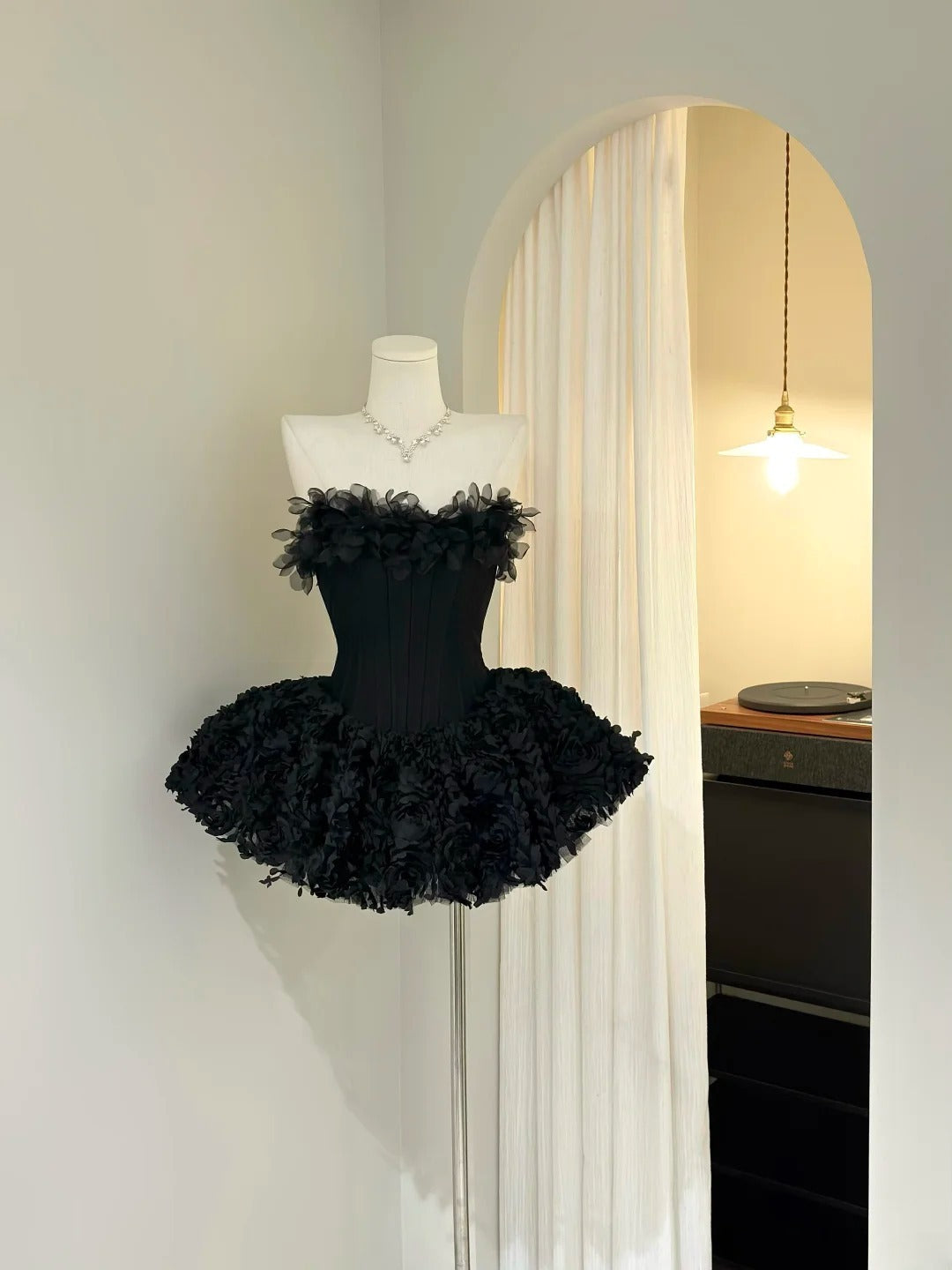 Chic Homecoming Dress Black Strapless Pleated Short Prom Dress Back to School Outfits Cocktail Dress D5437