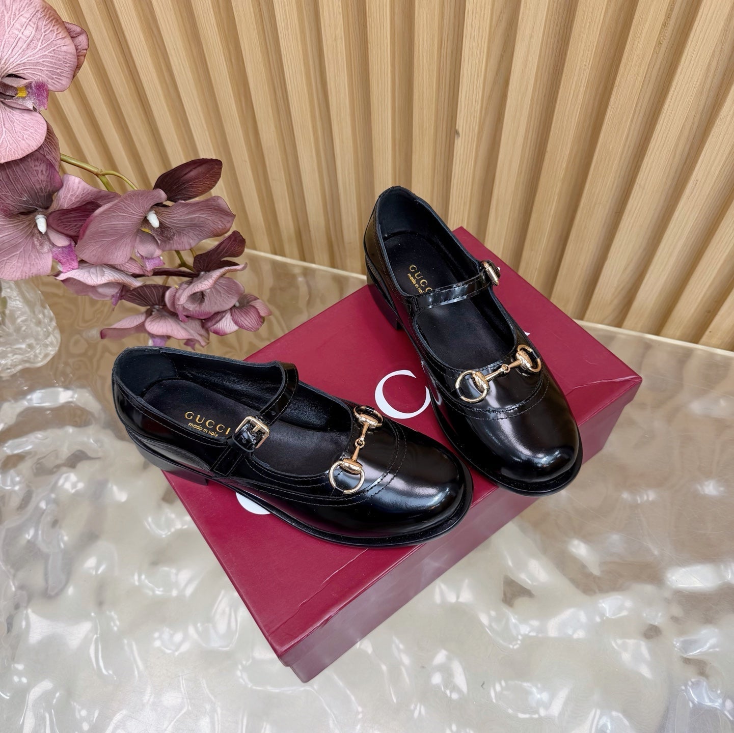GG 26 Slip-on Black Sheepskin 589461