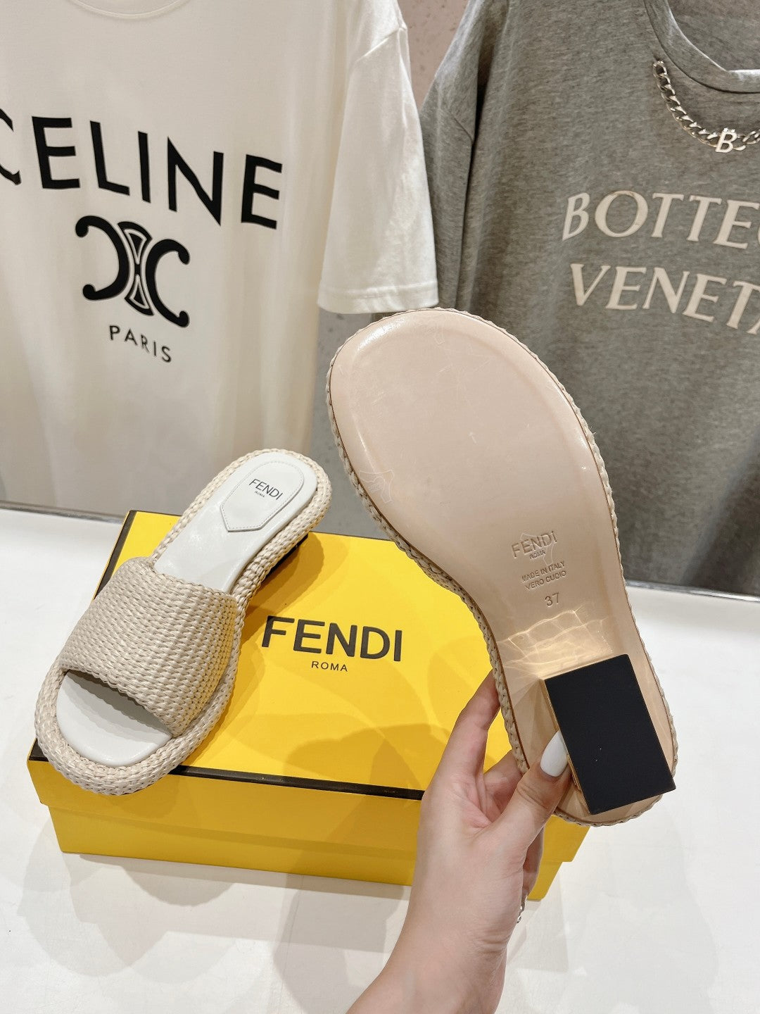 FENDI FFOLD MEDIUM-HEEL SANDALS 45 MM IN BEIGE COTTON FIBRE