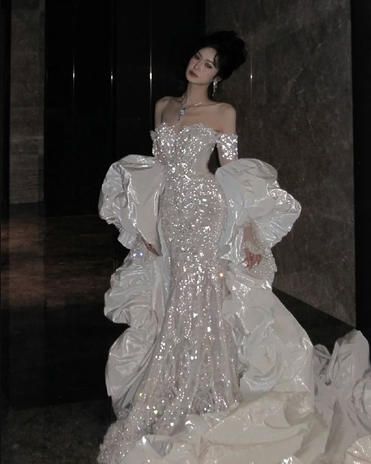 Gorgeous Off The Shoulder Tulle Lace Mermaid Long Wedding Dress Formal Bridal Dress With Cape D1977