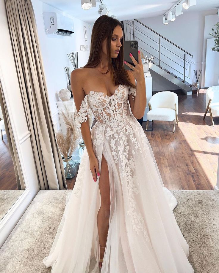 Gorgeous A Line Sweetheart Tulle Wedding Dresses with Appliques S3695