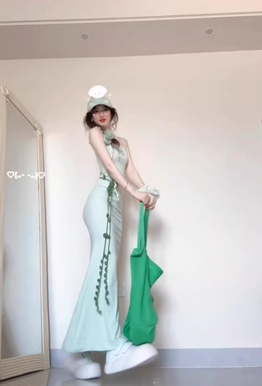 Mint green suspender dress 2025 new style seaside vacation gentle style waist slim hip skirt R0429