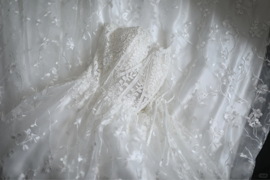 Simple White Spaghetti Straps Lace Appliques A Line Wedding Dress Bridal Dress S540