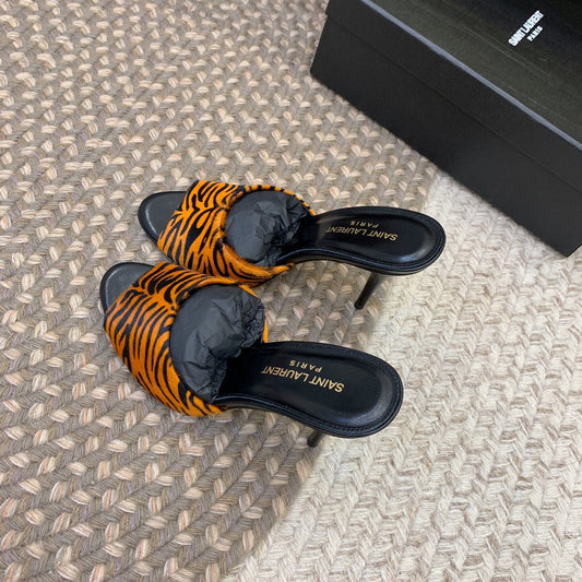 LA 16 HEELED MULES IN TIGER PATTERN RABBIT FUR