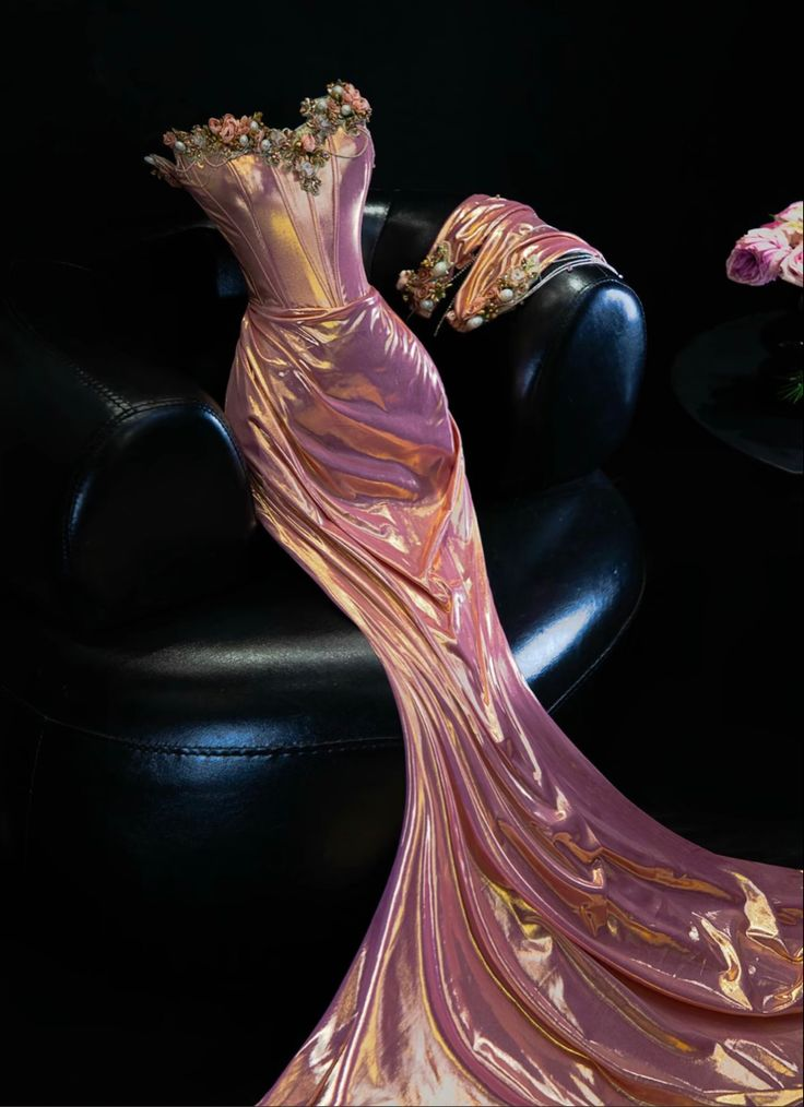 Chic Satin Appliques Party Dress Strapless Mermaid Evening Gown