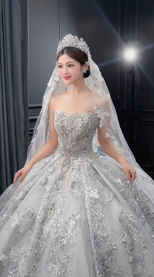 Dreamy Ball Gown Strapless Tulle Sequin Beaded With Veil Long Wedding Dresses C4066