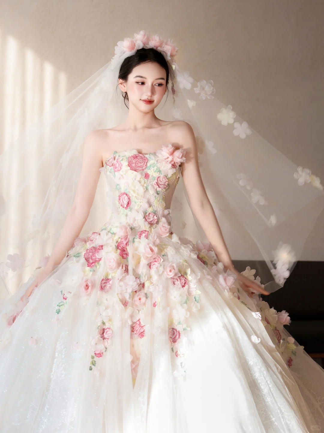 Dreamy Ball Gown Strapless Tulle Applique With Veil Long Wedding Dresses C4118