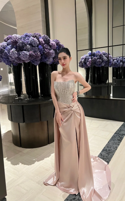 Elegant Strapless Sheath Satin Long Evening Dress Champagne Prom Dress DP05522