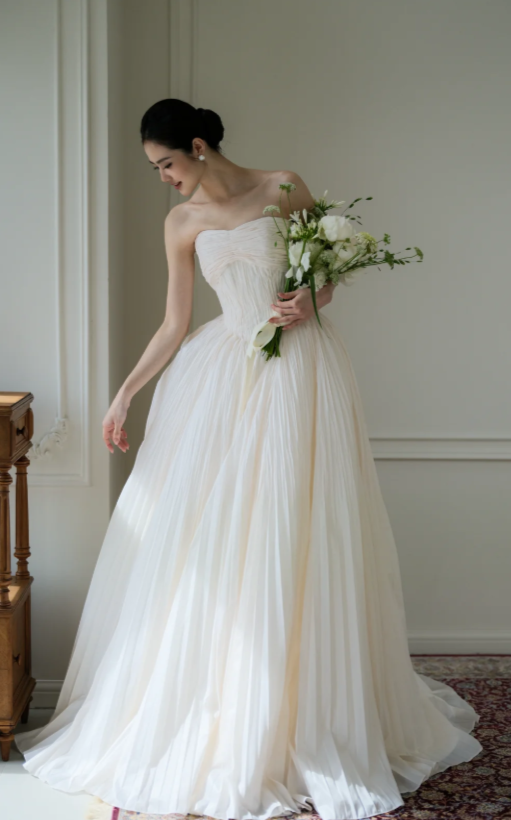 Elegant Strapless A-Line Long Wedding Dress Tulle Sleeveless Bridal Dress White Bridal Gown DP05653