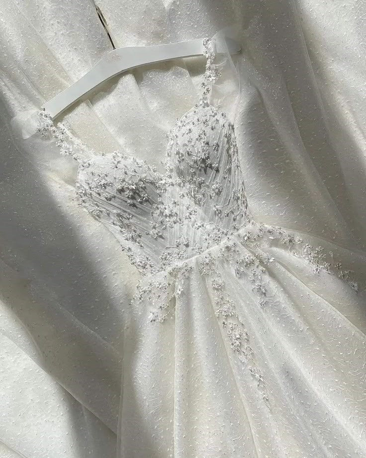 Classic Bridal Gown Ball Gown Straps Lace White Wedding Dresses Minimalist Bridal Gowns DP1350