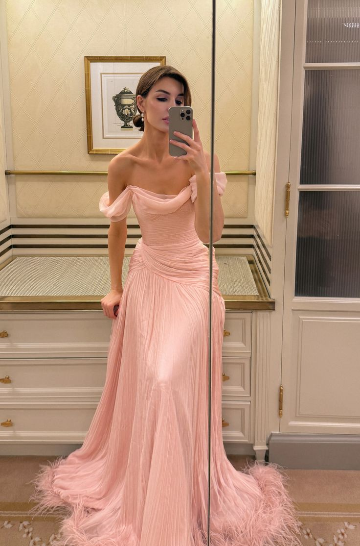 Glamorous Pink Off The Shoulder Chiffon Pleated Mermaid Evening Dress Long Prom Gown With Feathers SP1292