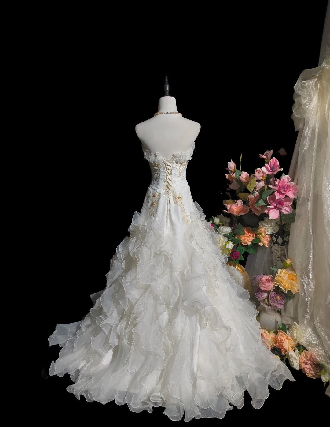 Vintage A Line Strapless Ruffle Wedding Dress D3099