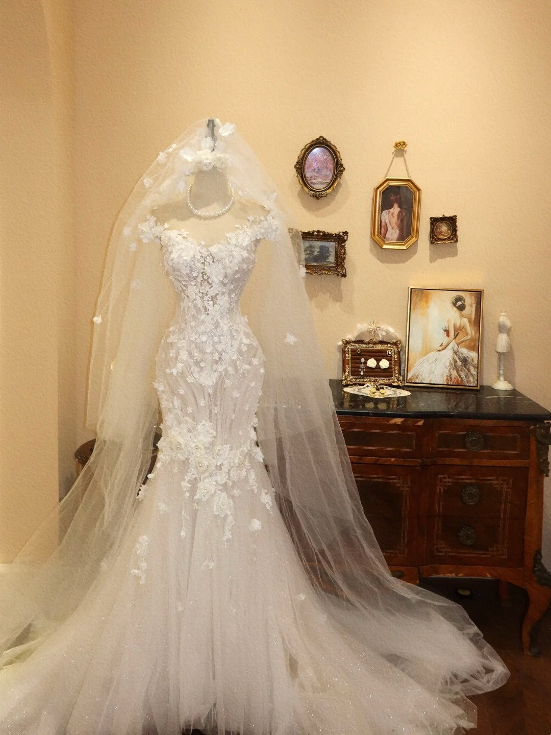 Pretty Wedding Dress V-neck Floral Pleated Tulle Wedding Dress D3404