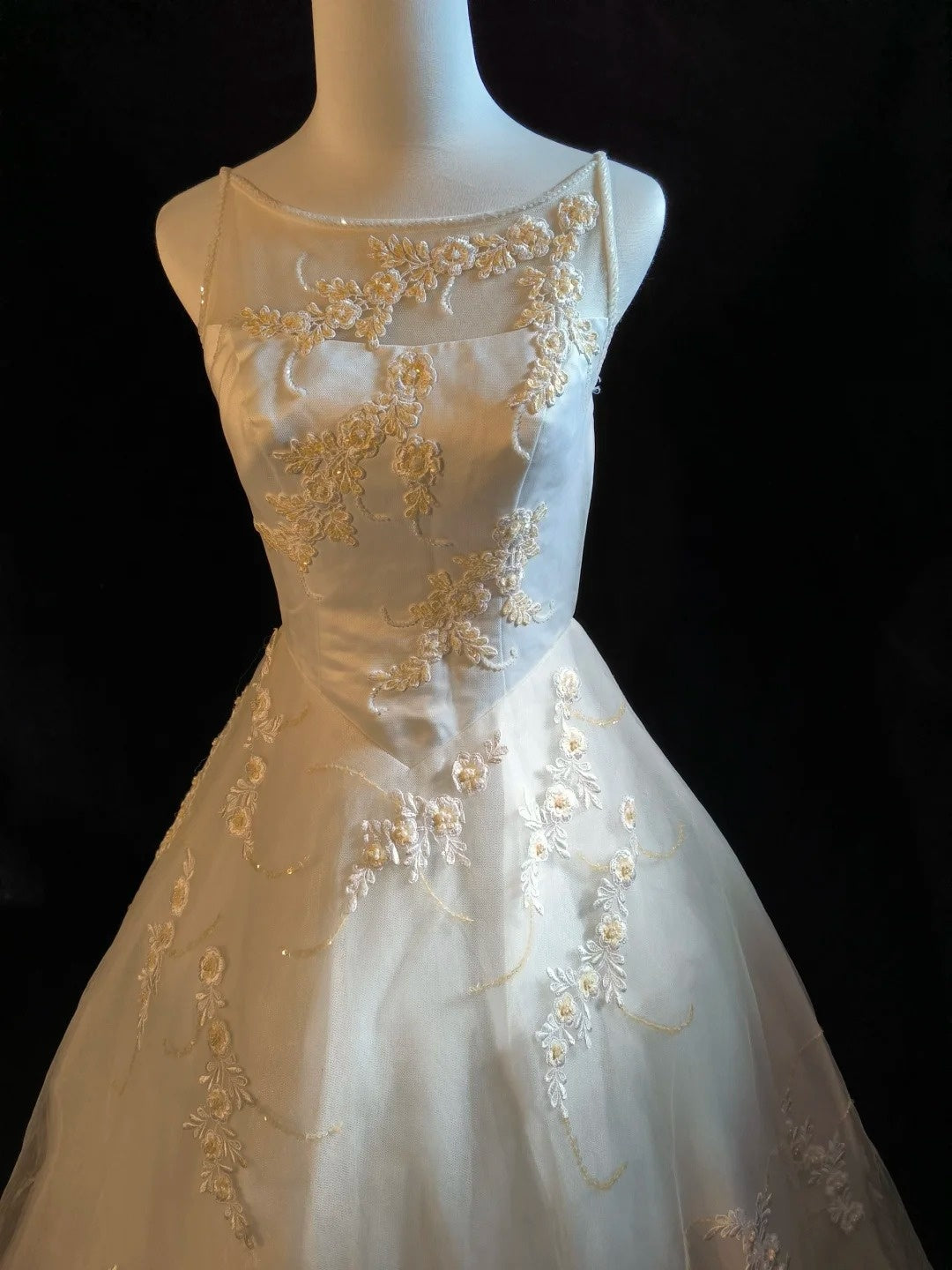 Retro Wedding Dress Crew Neck Tulle Wedding Dress D3528