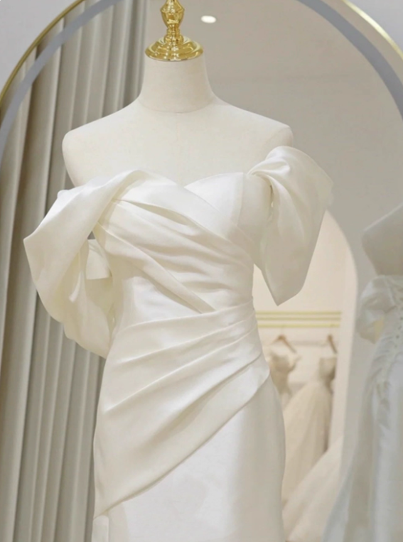 New Arrival Wedding Dress Asymmetrical Neck Pleated Wedding Dress D3628