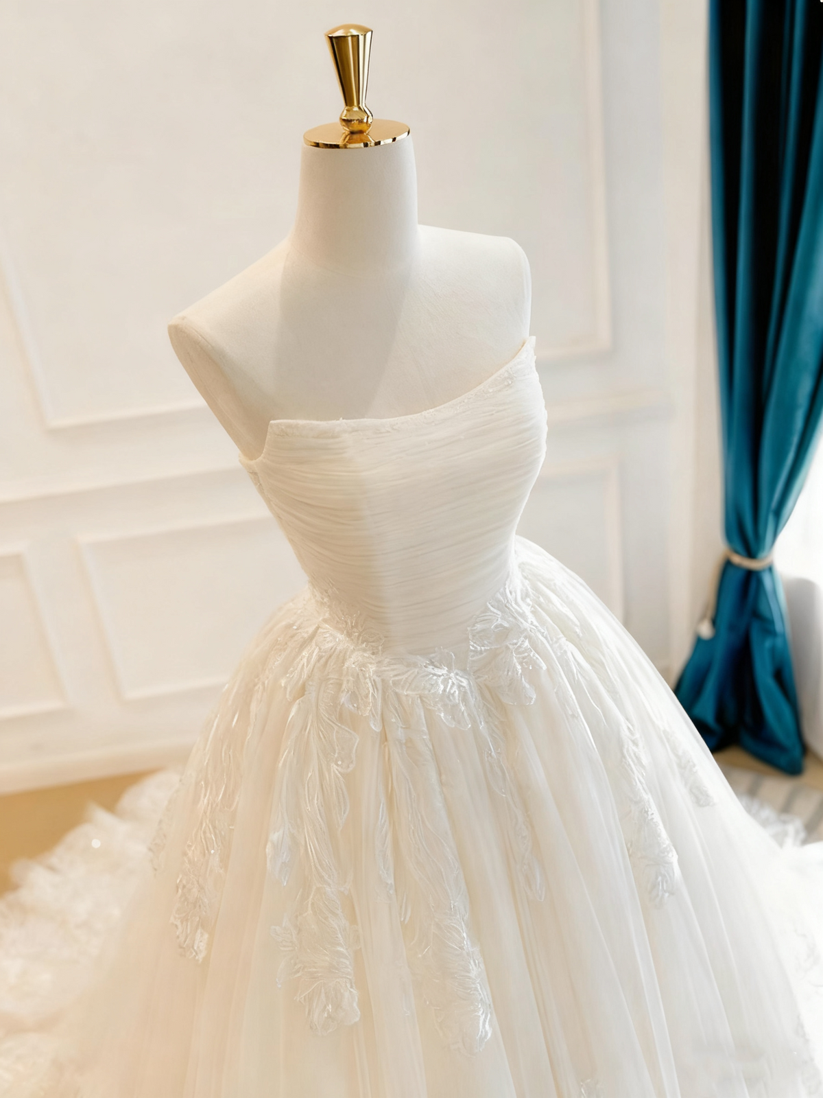 Elegant Wedding Dress Strapless Pleated Tulle Wedding Dress D3772