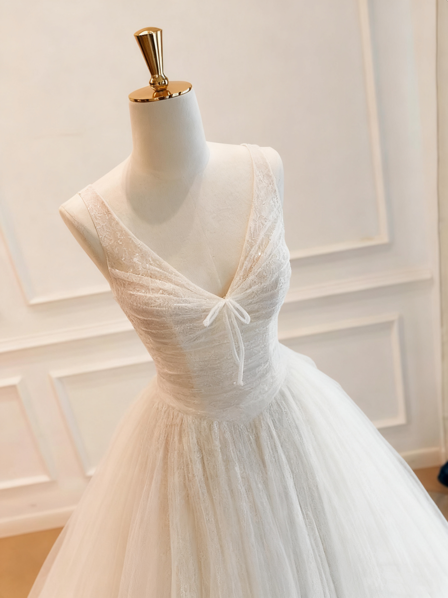 New Design Wedding Dress V-neck Tulle Pleated Wedding Dress D3778