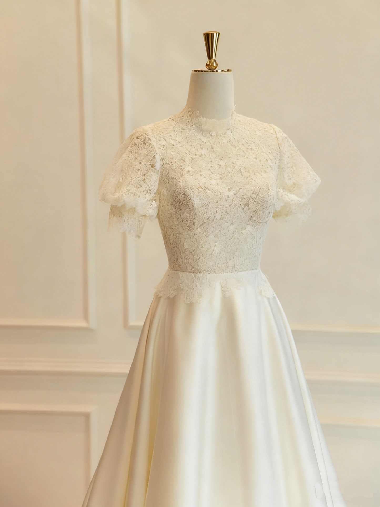 Vintage Wedding Dress Short Sleeves Backless Pleated Wedding Dress D3825