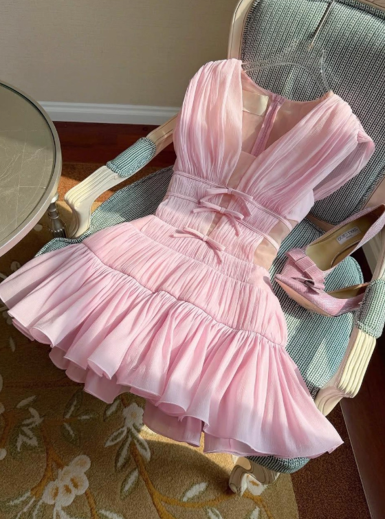 Elegant Homecoming Dress A Line V-neck Pleated Short Prom Dress Cocktail Dress Birthday Party Outfits D4056
