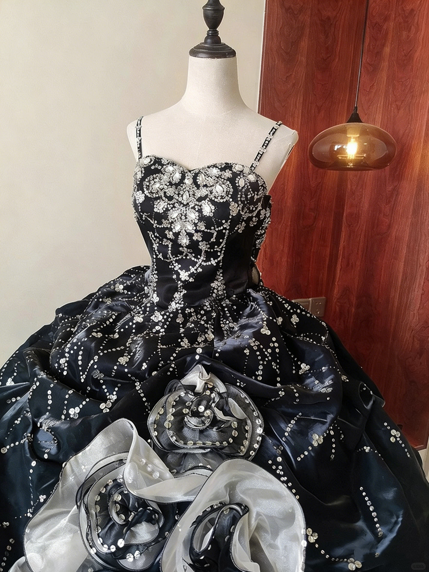 Gorgeous Prom Dress Spaghetti Straps Ruffle Tiered Ball Gown Evening Dress Sweet 16 Dress Birthday Party Outfits D4082