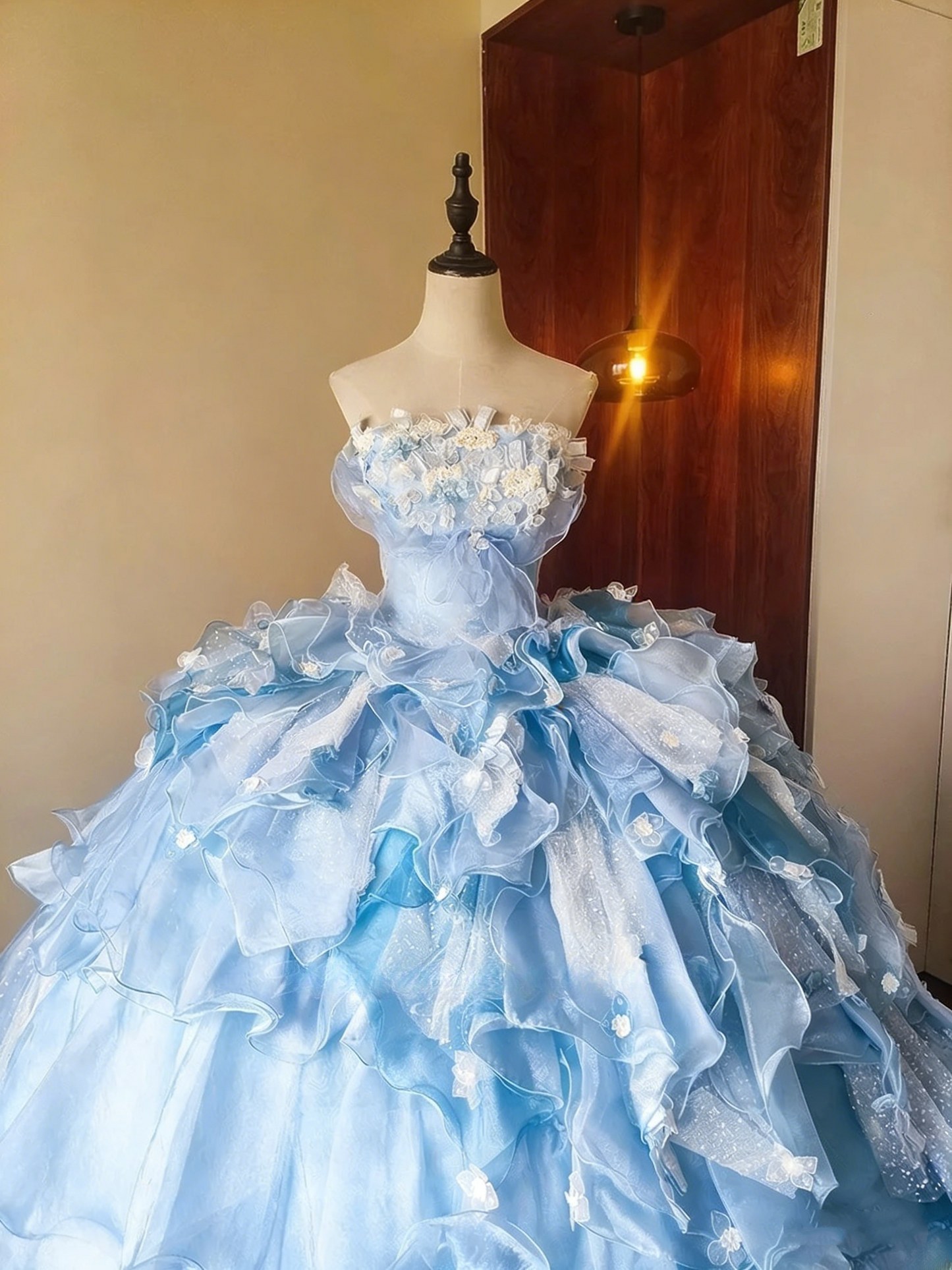 Pretty Prom Dress Strapless Ruffle Tiered Ball Gown Evening Dress Sweet 16 Dress Birthday Party Outfits D4083