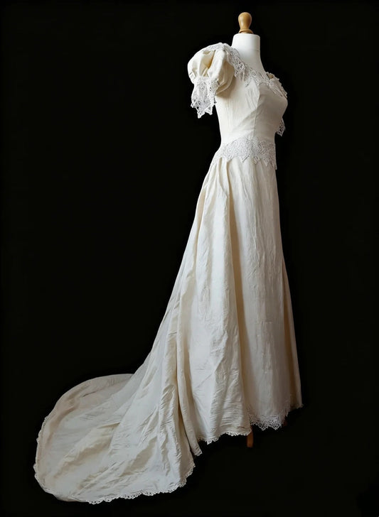 Vintage Wedding Dress A Line Crew Neck Wedding Dress D4186