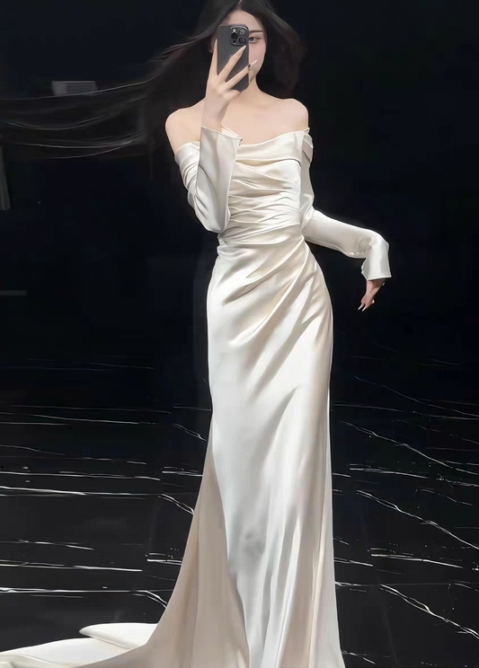 Minimalist Wedding Dress Off Shoulder Long Sleeves Pleated Wedding Dress D4309