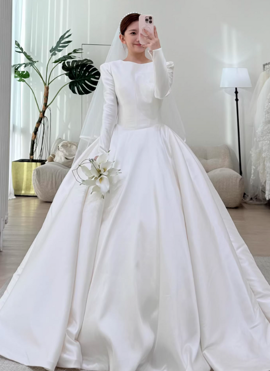 Minimalist Wedding Dress Satin Crew Neck Long Sleeves Wedding Dresses D4327