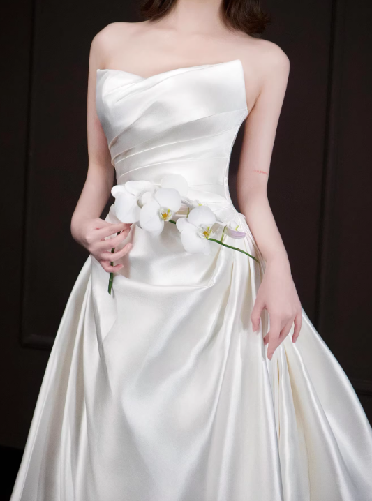 Elegant Wedding Dress Satin Asymmetrical Neck Pleated Wedding Dresses with Trian D4328