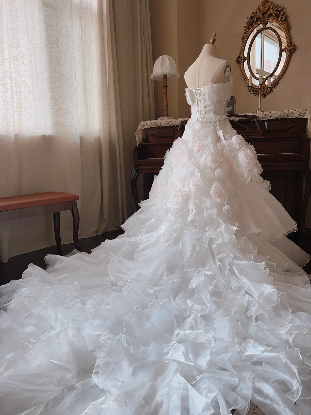 Pretty Wedding Dress Strapless Flower Tiered Ruffle Wedding Dress D4339