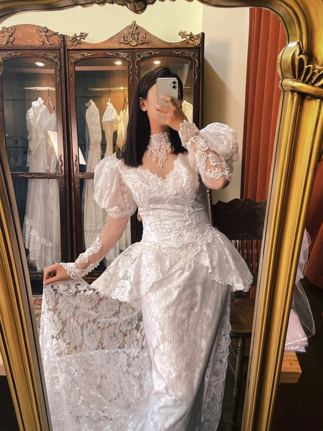 Vintage Wedding Dress V-neck Long Sleeves Pleated Wedding Dress D4361