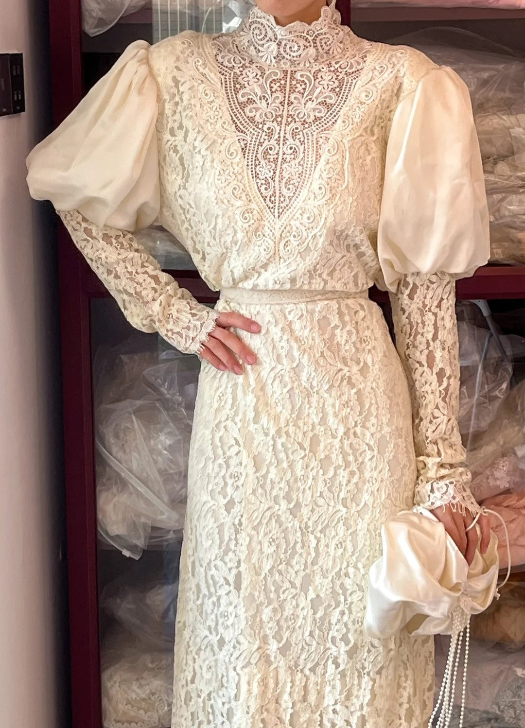 Retro Wedding Dress High Collar Long Sleeves Pleated Wedding Dress D4445