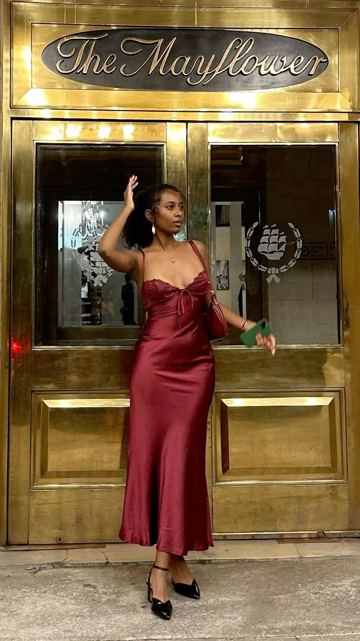 Elegant Spaghetti Straps Burgundy Satin Mermaid Long Wedding Guest Dress Party Gown