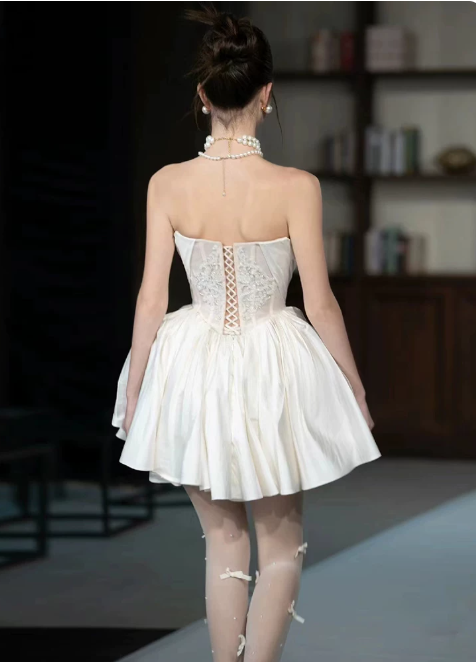 Charming Homecoming Dress Strapless Lace Applique Short Prom Dress Back to School Outfits Party Dress D6022