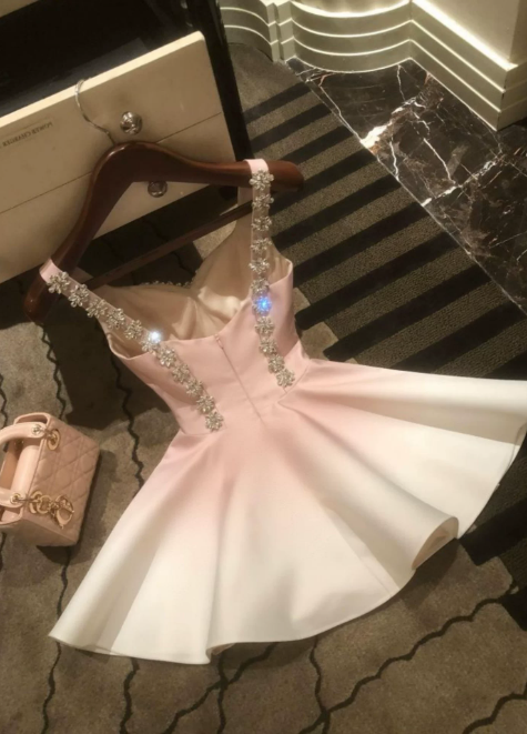 Elegant Homecoming Dress Spaghetti Strap Rinestone Pleated Short Prom Dress Back to School Outfits Party Dress D6059