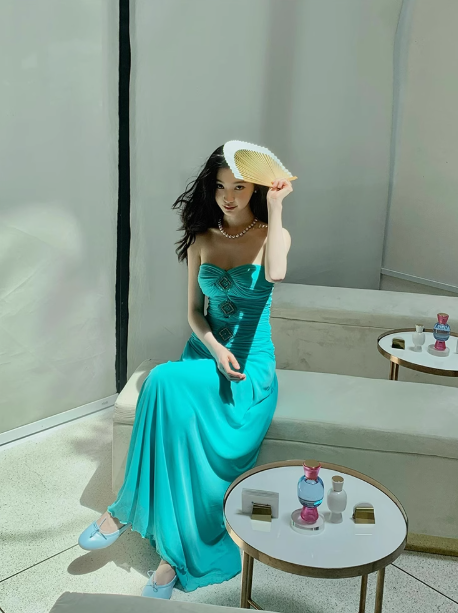 Lake blue pure sexy tube top dress temperament waist slimming seaside holiday long dress R0235