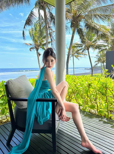 One-shoulder tube top hot girl waist slimming seaside holiday dress super fairy temperament dress R0238