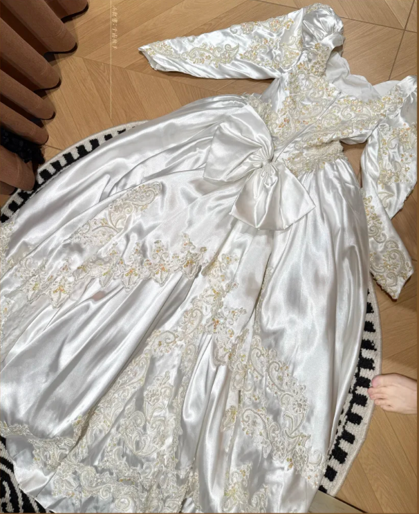 Charming White Off The Shoulder Satin Beaded Appliques Ball Gown Long Wedding Dress Bridal Dress